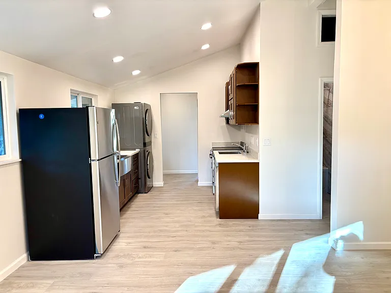 212 Woodland Dr — Photo 8