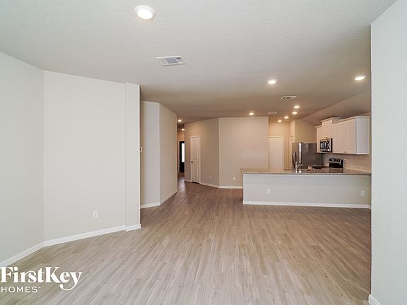 4th image of 2705 La Mundial St