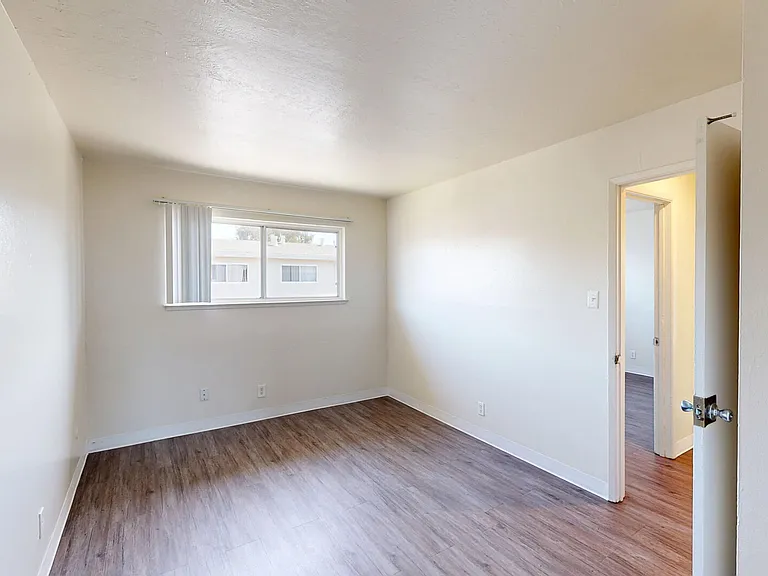 Bay Terrace — Photo 30
