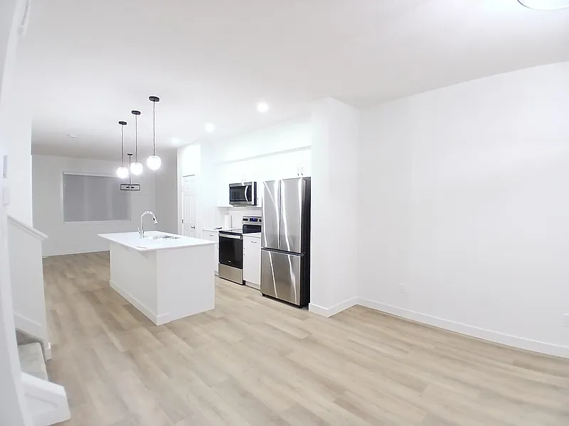3 bed, 2.5 bath, 1500 sqft, $1,800 — Photo 3