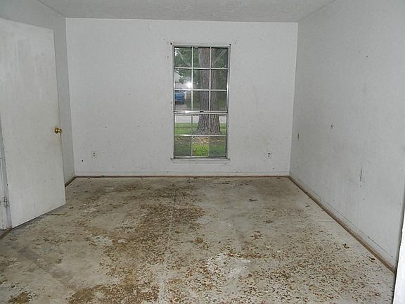 FORMAL LIVING AREA
