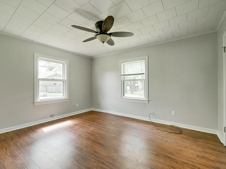 216 E Milton Ave — Photo 9