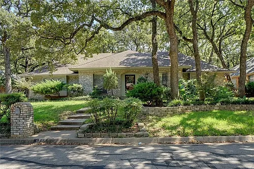 5705 Royal Club Dr Photo 1
