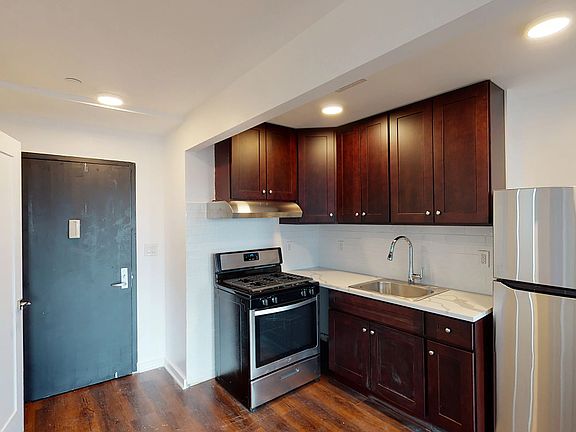 2nd image of 874 Willoughby Ave #613
