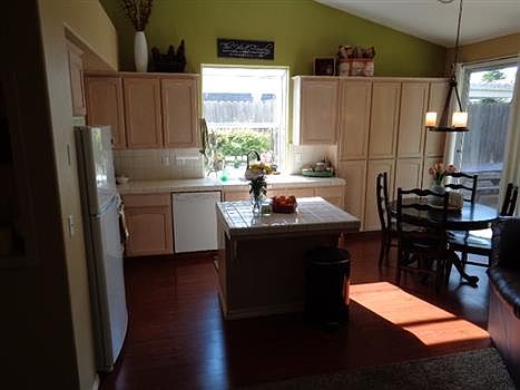 5th image of 382 W Herbert Ave