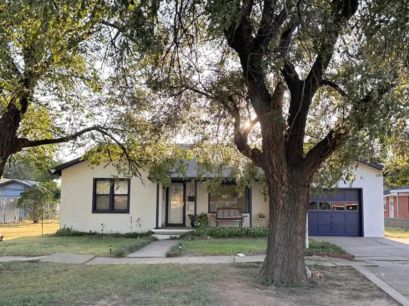 205 NW 3rd St, Dimmitt, TX 79027