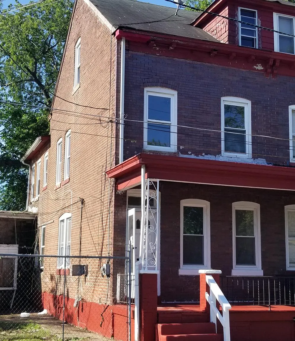 3 bed, 1112 sqft, $2,000 — Photo 3