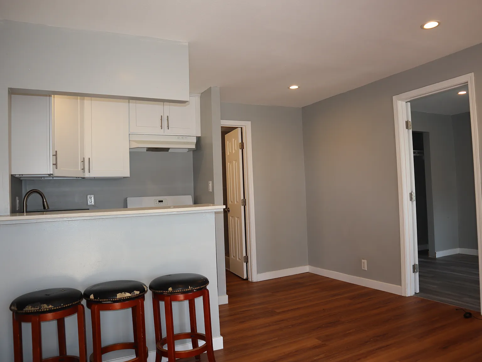 1 bed, 500 sqft, $1,200 — Photo 3