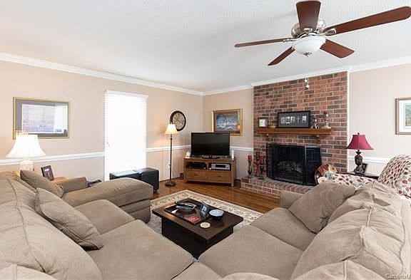 3rd image of 2644 Meredith Ct