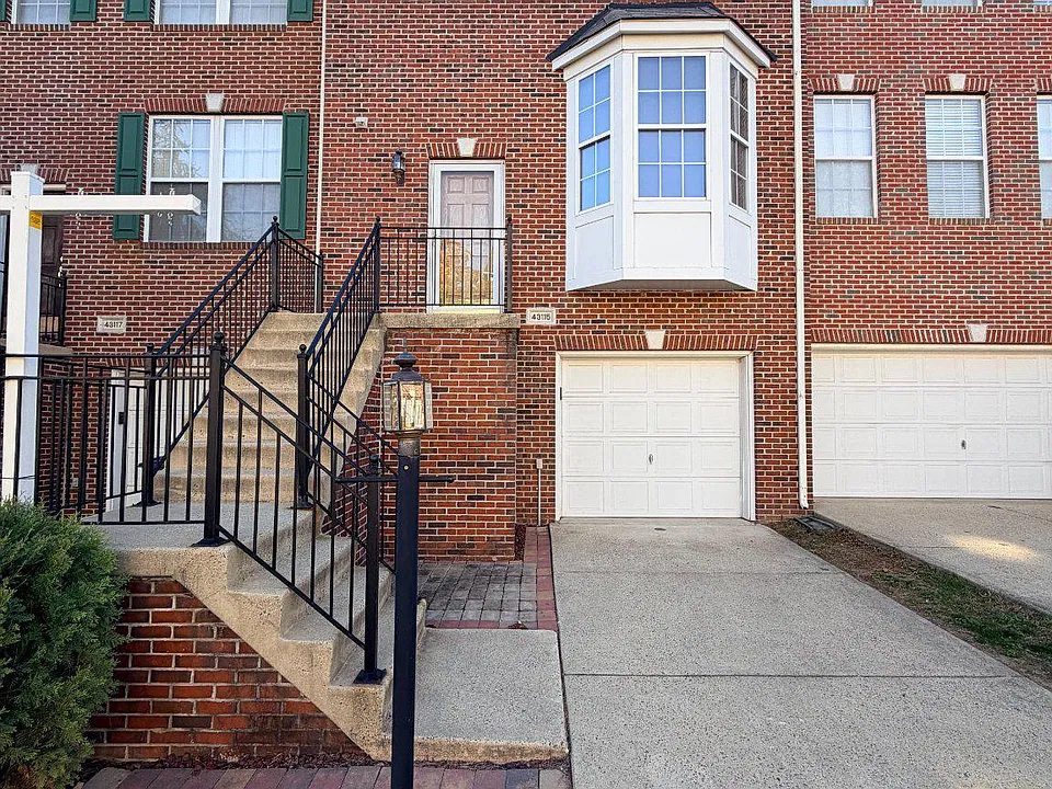 43115 Forest Edge Sq