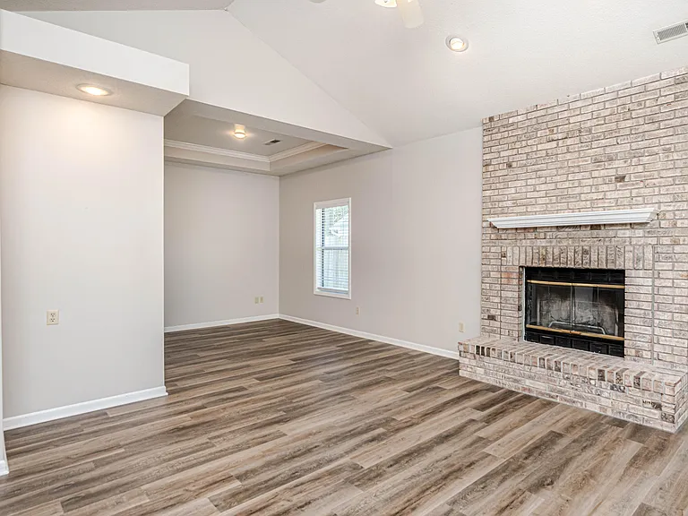 1416 Whitburn Dr — Photo 3