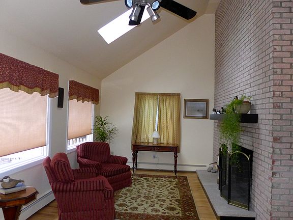 Sitting Room/DR with FP