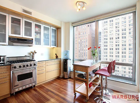 Sold by Warburg | media 12