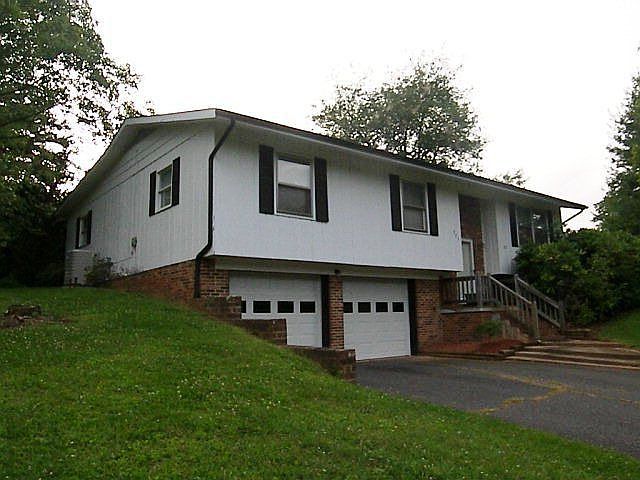 1st image of 225 Dogwood Cir