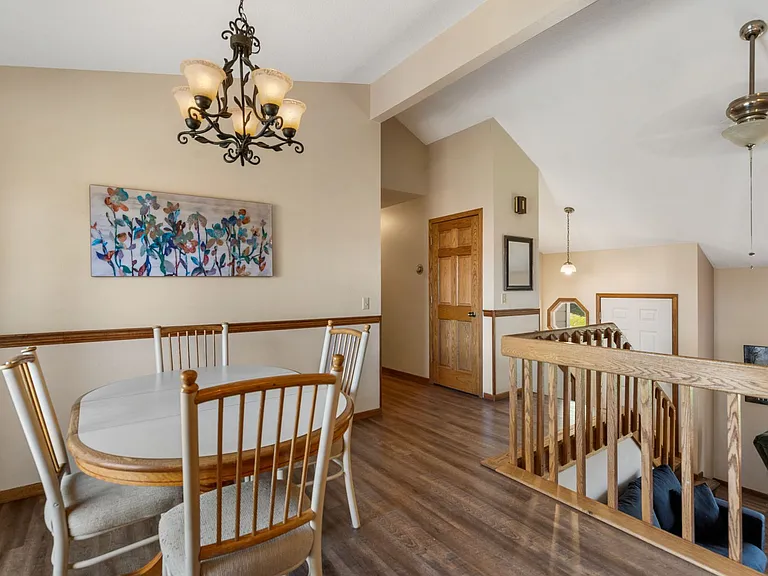 3704 Meadowbrook Dr — Photo 9