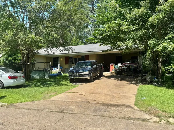 2415 Coronet Pl, Jackson, MS 39204