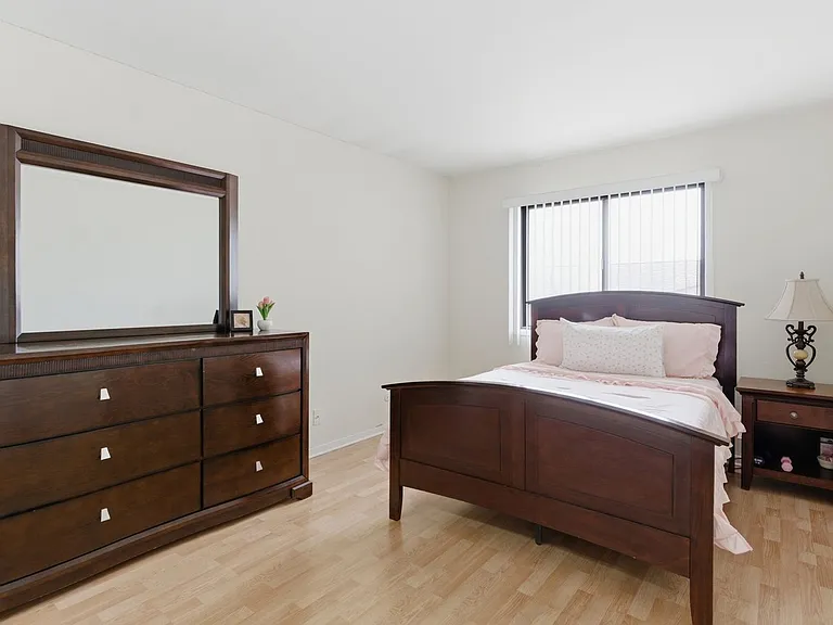 2S734 Winchester Cir W #3 — Photo 6