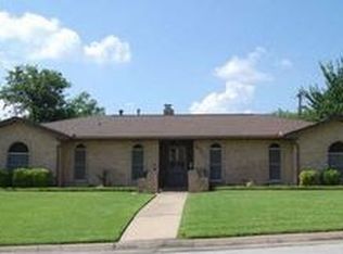 5720 Silver Lake Dr, Haltom City, TX 76117