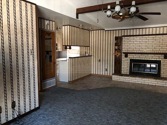 3rd image of 802 Skyline Ave