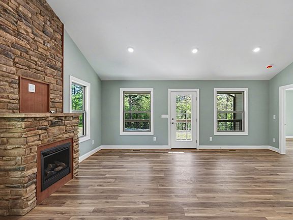 5th image of 1323 John Smith Rd E