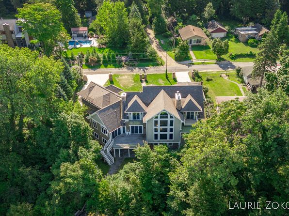 5068 Pier Rd, Coloma, MI 49038