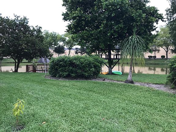 Expansive Side and back yard with lake access and private do