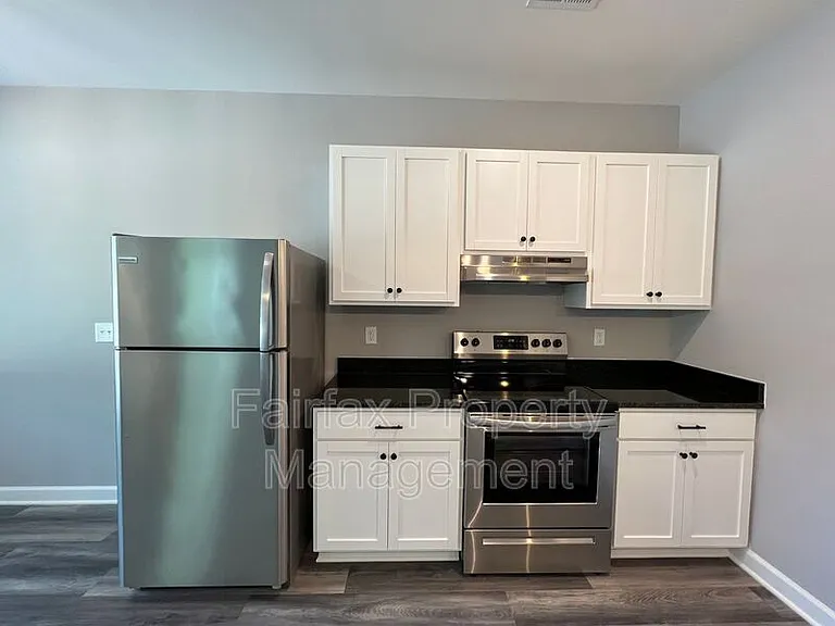 518 Boone St #104 — Photo 8