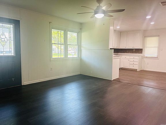 4th image of 702 King St