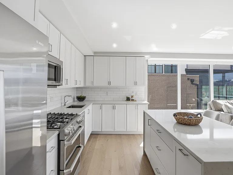 925 N Fairfax St #311 — Photo 16