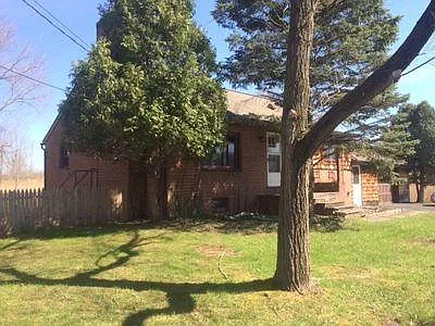 4 bed, 1558 sqft, $2,450 — Photo 2