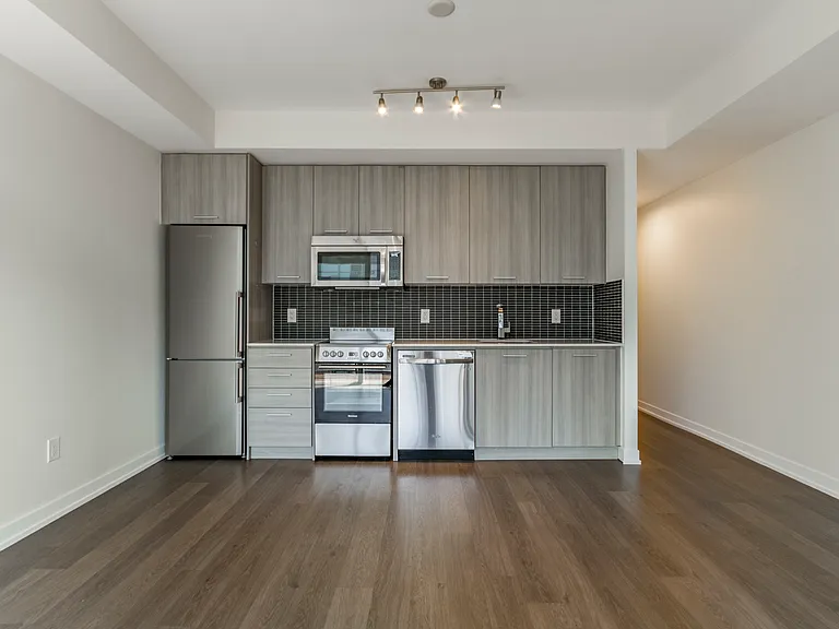 105 George St #713 — Photo 12