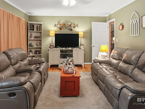 5th image of 52 Perry Ave