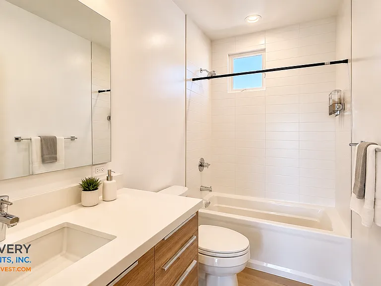 3235 Louise St #C — Photo 39