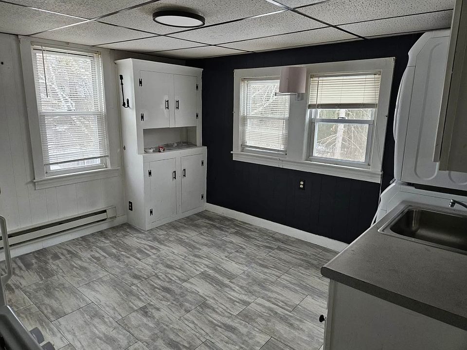 2nd image of 17 Hutchinson St #2
