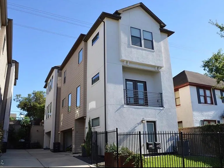 2805 Blodgett St #D — Photo 14
