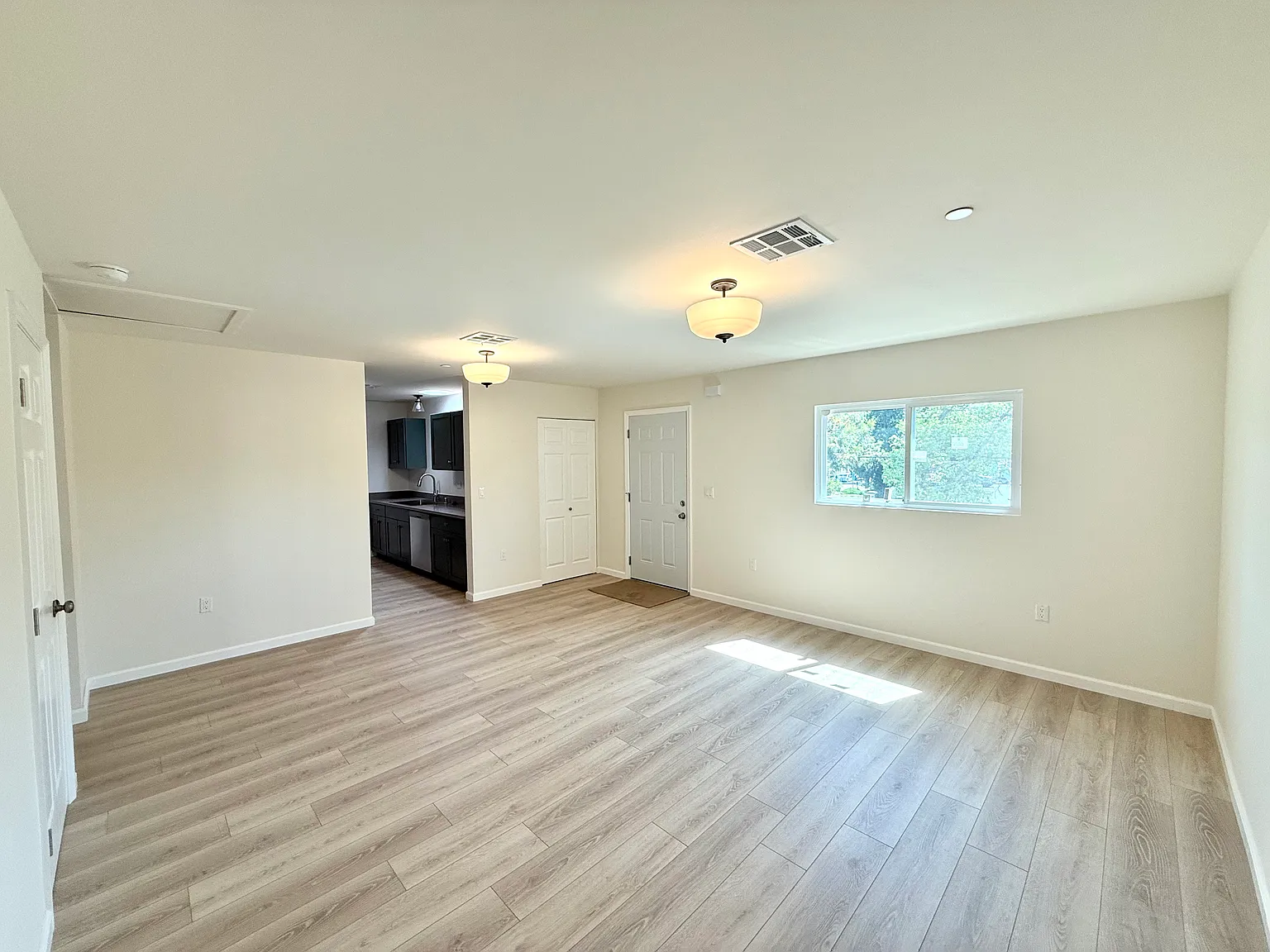 2 bed, 825 sqft, $2,500 — Photo 3