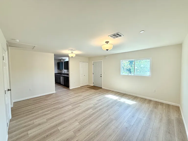 14606 Gilmore St #5 — Photo 3