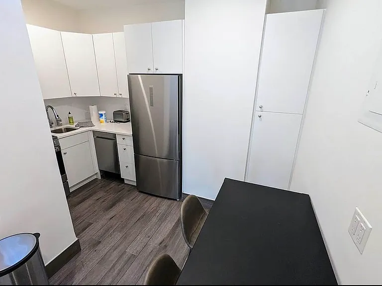 49 W 75th St #10 — Photo 6