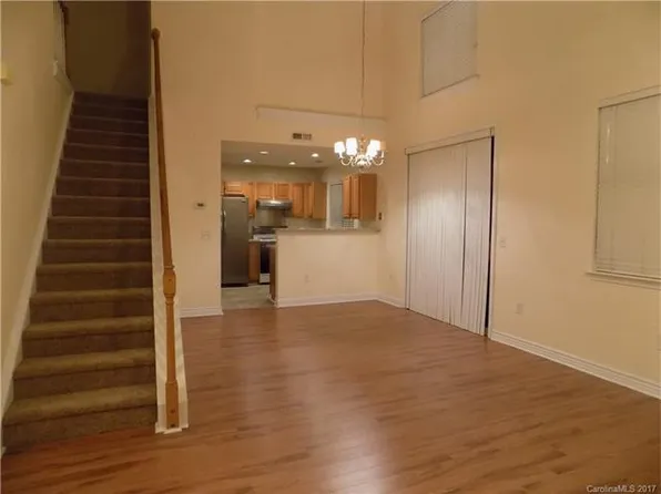 9445 Meadowmont View Dr, Charlotte, NC 28269