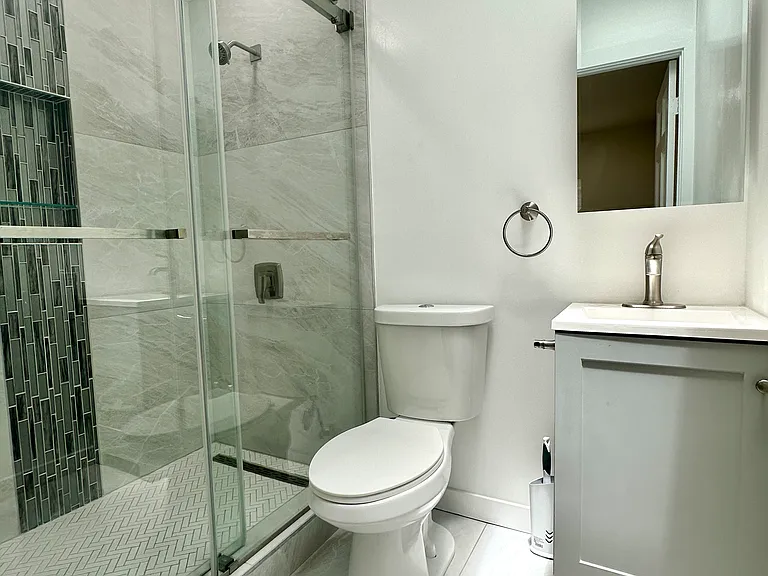 2230 S Grand Ave — Photo 11