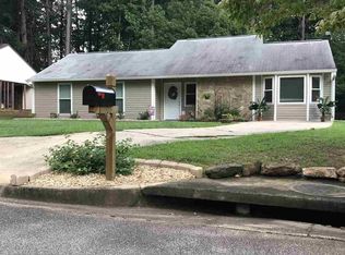6 Silverwood Dr, Newnan, GA 30265