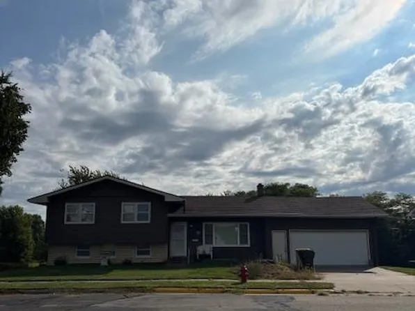 100 3rd St, Dickeyville, WI 53808