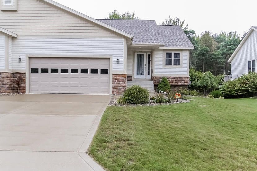 1st image of 912 Sandalwood Cir #80