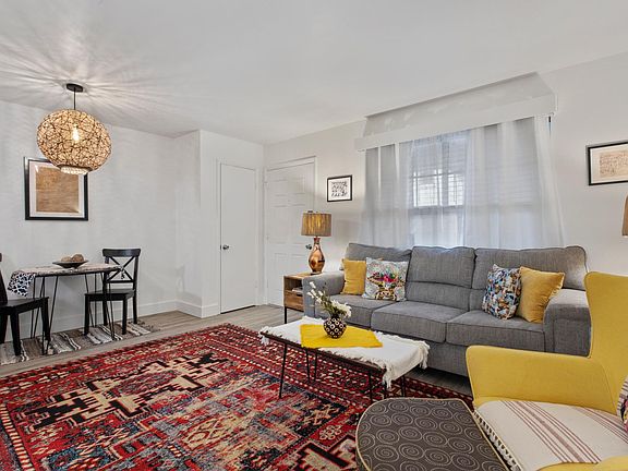 3rd image of 1015 Lafontaine Ave Unit B
