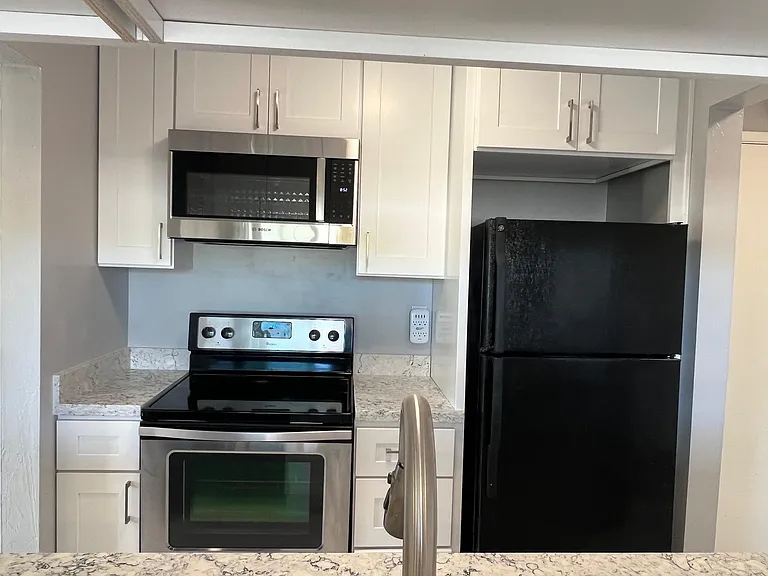 303 Ulmer Ct #10 — Photo 11