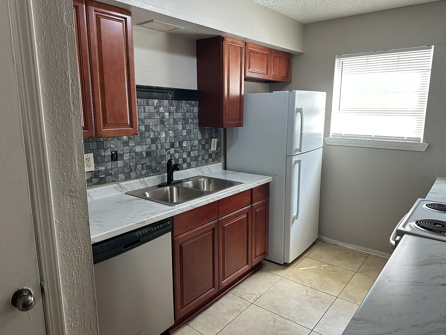 2 bed, 1.5 bath, 1400 sqft, $1,400 — Photo 1