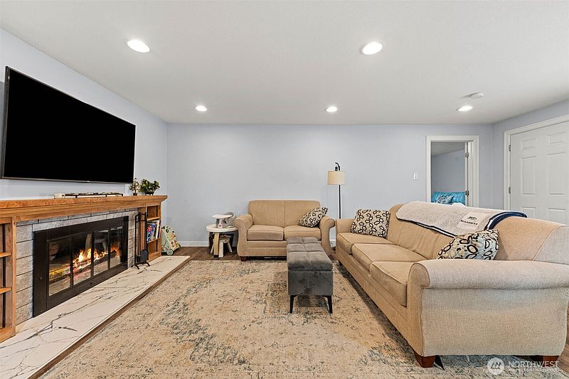 5th image of 1818 S Hosmer Street