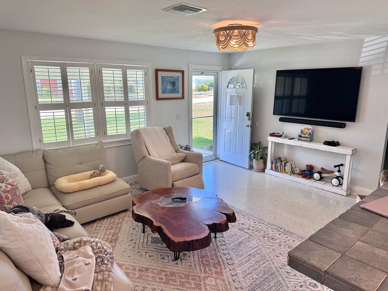 3 bed, 1850 sqft, $3,995 — Photo 2