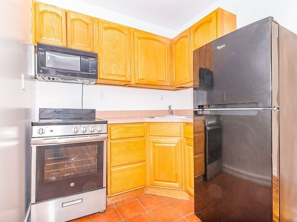 1st image of 150 Stanhope St #A2r