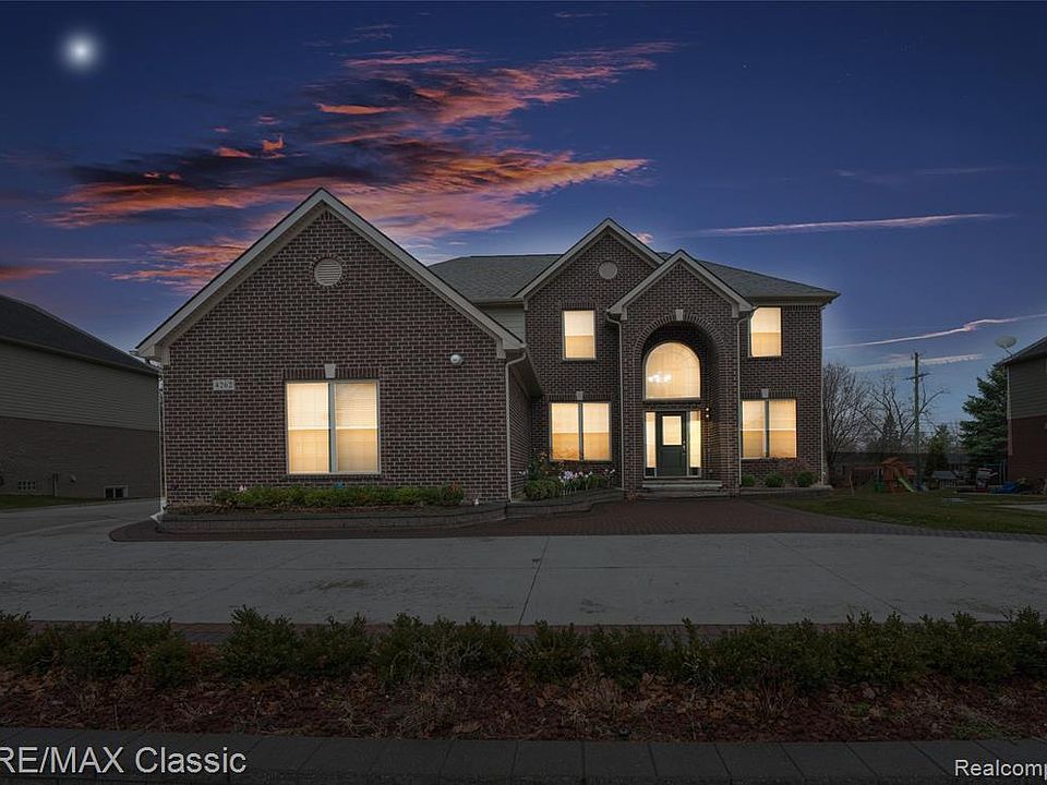 1st image of 4262 S Lake Ln